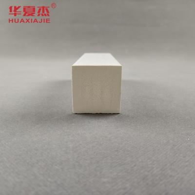 Chine Vente directe planche de garniture personnalisée vinyle blanc 38mm x 39mm profilé de décoration de moulage en pvc intérieur/extérieur à vendre