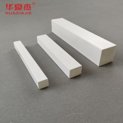 China Moisture Proof PVC Plank White Vinyl PVC Moulding For Building Decoration à venda