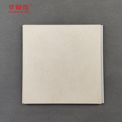 Cina Wholesale Bathroom PVC Wall Panel Pvc Ceiling Panels For Home Decoration in vendita