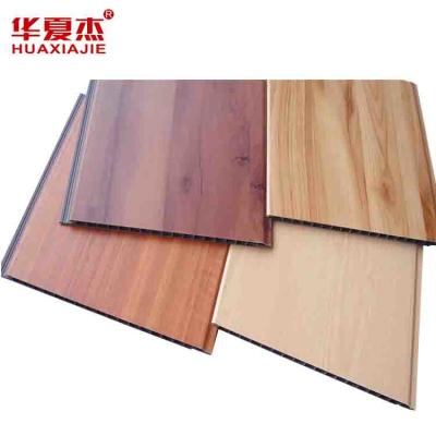 China El techo del PVC perfila el modelo de madera de la teja de los paneles de pared de UPVC para el techo de la cocina en venta