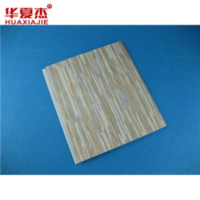 China El plástico durable alineó el techo de los paneles de techo del PVC para la cocina ignífuga en venta