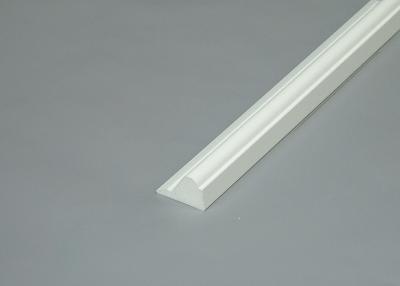 China Hoja de la espuma del PVC de la Ultravioleta-Prueba el 10ft, moldeados blancos del PVC del vinilo del casquillo bajo para el hogar en venta