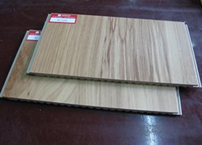 China Revestimiento amistoso de la pared de Eco WPC con el grano de madera del modelo de DIY en venta