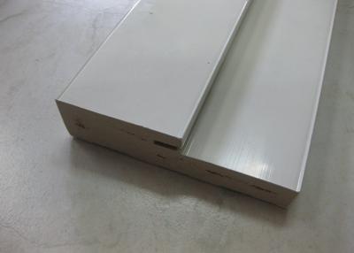 China Molde impermeável contínuo reciclado branco da espuma do PVC dos quadros da porta e de janela à venda