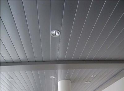 China Placa média do revestimento da parede do Pvc do sulco/placa impermeável do teto para a decoração à venda