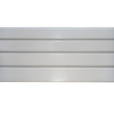 Chine Couleur noire grise blanche de PVC de panneau durable de slatwall pour le panneau résistant de mur d'affichage de mur de garage 4ft 8ft à vendre
