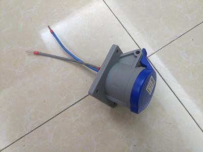 中国 313 3P 16A 220V Straight Industrial Plug Sockets IP44 Waterproof With Blue Cover 販売のため