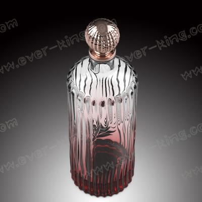 China Botella de cristal Logo Embossed Customized 750ml del alcohol del licor en venta