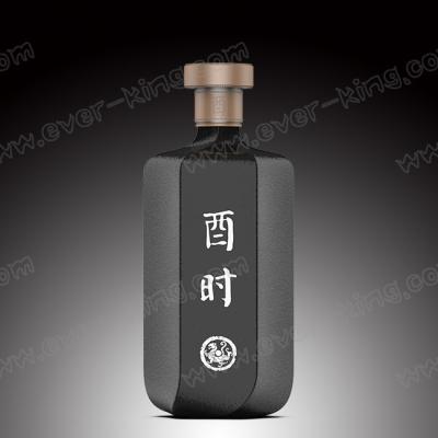 China Screw Cork Custom Glass Bottle Embossing For Vodka And Gin for sale