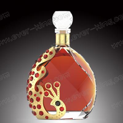 China Botella de vidrio cristalina de lujo del whisky 700Ml con el casquillo de cristal en venta