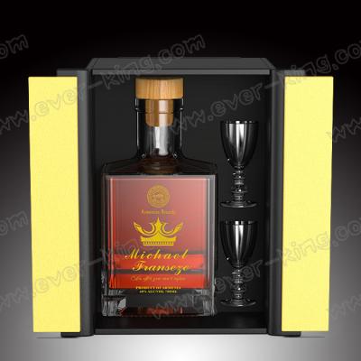 Chine Boîte-cadeau de papier de luxe de Matt Black Rigid Cardboard Whisky pour l'emballage d'ensemble de boisson alcoolisée à vendre