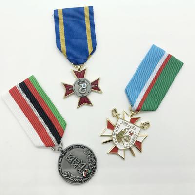 Chine Recommandation plaquée argentée antique ronde en laiton de la médaille 3D de sports en métal avec le ruban à vendre