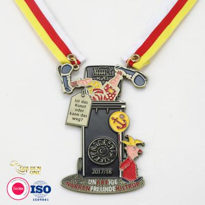 中国 Wholesale sport game custom shape metal medallion 2D antique brass joyful carnival  Medal With regular Ribbon 販売のため