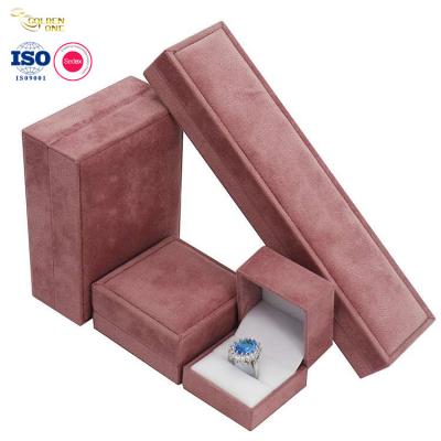 Cina Wholesale Manufacturer Custom Fashion Hand-Made Display Souvenirs Color Gift Jewelry Packaging Velvet Box in vendita