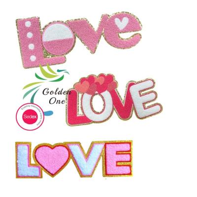Chine En gros personnalisé de la Saint-Valentin Love Chenille Logo Lettre de cœur patch de fer sur la broderie Glitter patches pour les vêtements à vendre