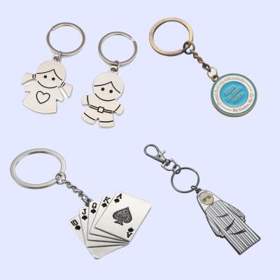 Κίνα Wholesale Customized Design Tourist Souvenir Enamel Key Chain Playing cards kids Letter shape Metal Keychain προς πώληση