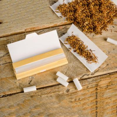 中国 Smoking Rolling Papers Booklet Pre Rolled Cigarette Rice Paper with Natural Gum 販売のため