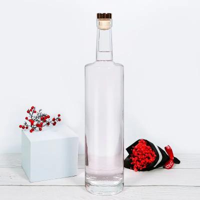 China Sleek Appearance 750ml Custom Glass Bottle for Liquor Gin Brandy Rum Vodka and Spirit for sale