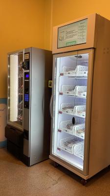 China Egg Fresh Fruit Grab N Go Smart Fridge Vending Machine With Card Reader for sale