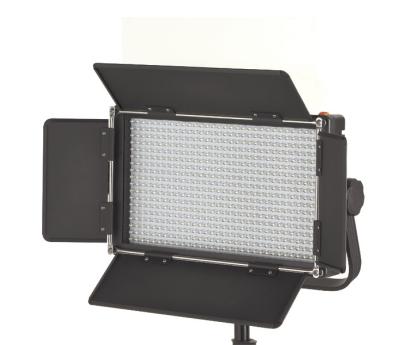 China 3200K - 5600K LED Photo Studio Lights V Mount LCD Dimmable 12V DC LCD Touch Screen for sale