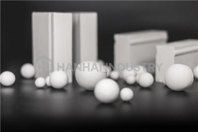 中国 アルミナの粉砕の球85%中間の高い微晶質の直径30mm 販売のため