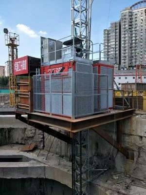 China Q345B Staal 1000 kg Materiaalrek en Pinion Hoist Lift voor Tunnel Te koop