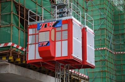 Chine Ascenseur de grue de construction du chantier SC200/200G avec l'inverseur de fréquence à vendre