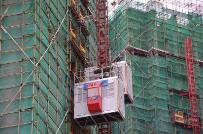 Chine Ascenseur simple en acier de grue de passager de la cage 55kw pour le chantier de construction SC300 à vendre