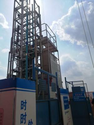China Grua de construção de elevador de eixo SC200/200G com elevador de construção de material galvanizado a quente montado dentro à venda