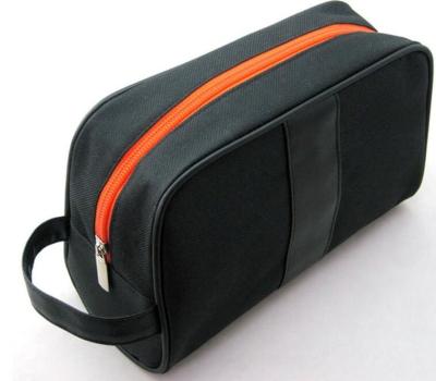 China 600D Polyester Promotional Toiletry Bag 22.5x9x14cm With Webbing Handle for sale
