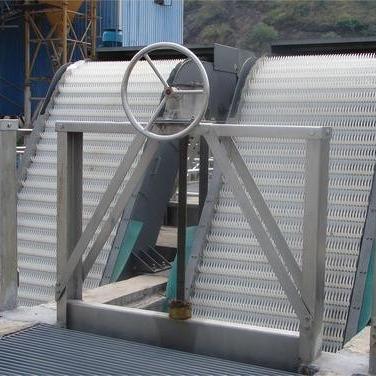 China Carbon Steel Mechanical Coarse Screen , 1.0m/s Mechanically Cleaned Bar Screen for sale