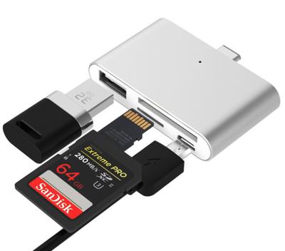 中国 4つカード読取り装置OTG USB Cが付いている1つのDC5V 5A UsbのタイプCのハブに付き 販売のため