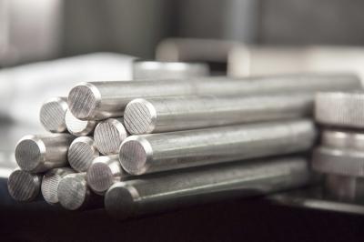 中国 Temperature Resistant Stainless Steel Rods Precision Cut Bent 500mm dia 販売のため