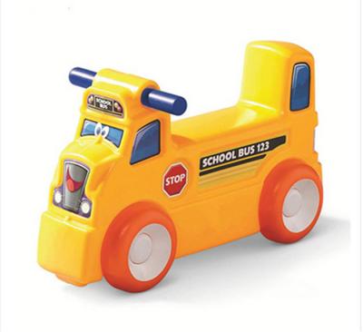 Chine Couleur adaptée aux besoins du client par petites voitures en plastique de jouet de produits de moulage par rotation d'Eco Friendly LLDPE à vendre
