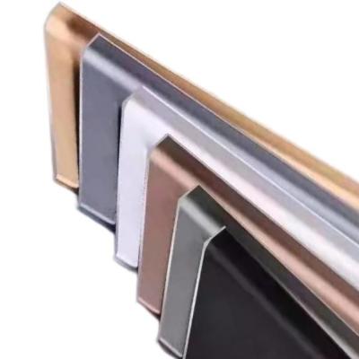 China Perfiles de aluminio anodizados lisos oxidados de la protuberancia para el marco de puerta en venta
