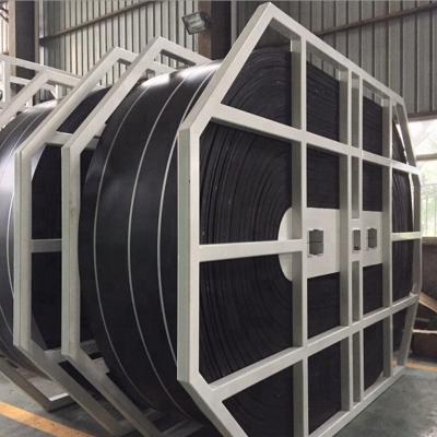Chine Les mines de charbon de grande envergure la bande de conveyeur de câble métallique ST630 ST800 à vendre