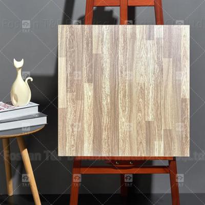 Chine 600x600mm Carreaux de plancher rustique à corps complet Carreaux de porcelaine à surface de texture en bois antidérapant à vendre