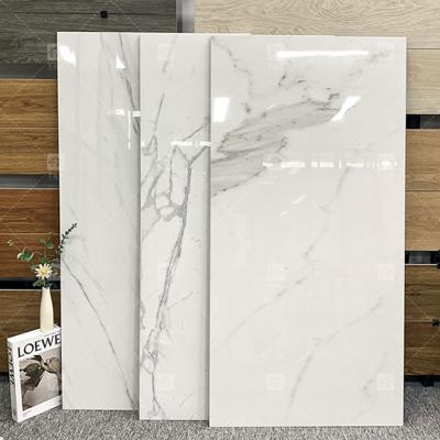 China 600x1200mm Carrara Blanco Brillante y Polido azulejos de vidrio para el suelo azulejos de porcelana de mármol en venta