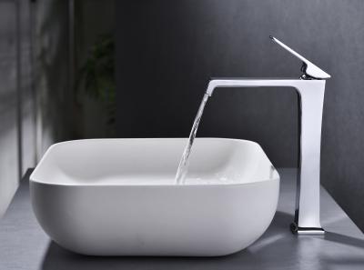 China Los grifos del lavabo del cuarto de baño de la cascada, Chrome platearon el golpecito del lavabo caliente y frío en venta