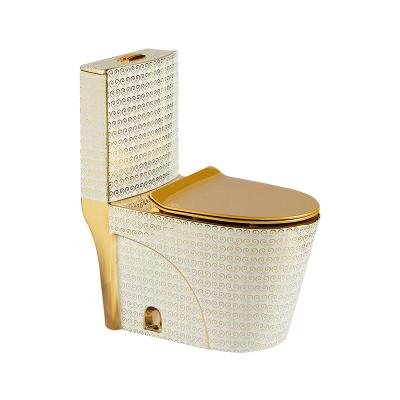 China El oro plateó la taza del inodoro sanitaria del baldeo de las mercancías del retrete de una pieza de cerámica en venta