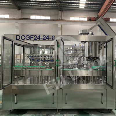 China Linhas de produção completas carbonatadas pequenas automáticas completas da água engarrafada de máquina de enchimento da bebida à venda