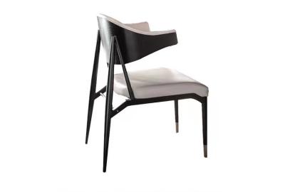 China sillas de cena de cuero blancos y negros del ODM de los muebles del restaurante del hotel de 590*607m m con los brazos en venta