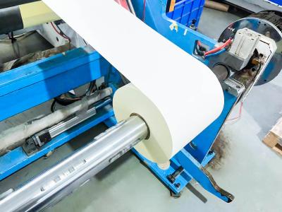 China Etiqueta de rollo de papel revestido pegajoso ordinario 80 g espesor de superficie en venta