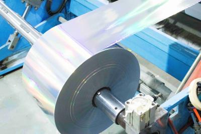 China Pegamento acrílico autoadhesivo de película holográfica de etiqueta de papel de 1000m de longitud en venta