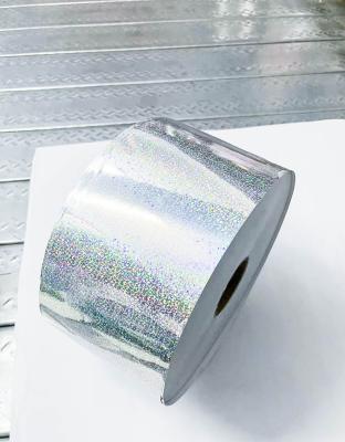 China Papel de etiqueta de película adhesiva holográfica pegajosa y transparente de 800 m de longitud en venta