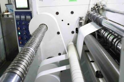 China Papel térmico a prueba de calor Papel Jumbo Roll Papel adesivo acrílico Adesivo ordinario pegajoso en venta