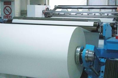 China Tipo de pegamento de fusión en caliente Etiqueta de papel recubierto en rollos 250 u espesor de superficie en venta