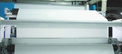 China Papel Kraft revestido con pegamento de fusión caliente, etiquetas de rollo impermeables pegajosas ordinarias en venta
