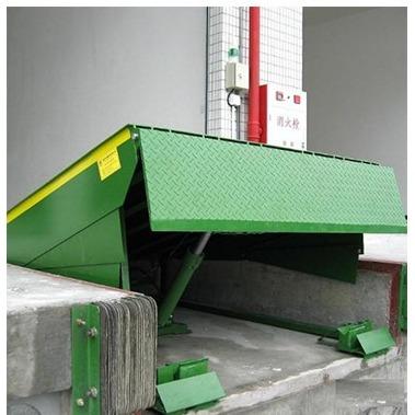 China Portable 1200mm Hydraulic Dock Levelers 8000kg Loading Dock Ramps for sale