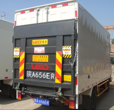 China Refrigerated Trucks Cantilever Hydraulic Tail Lift On The Steel Platform Rear for sale